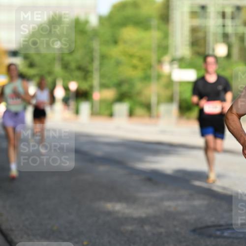 06.09.2026 - CURREX Alsterlauf Dr. Thomas Lammeyer http://msf.ph/oto/10123400 06.09.2026 09:39:34 Laufen 424 meine-sportfotos.de