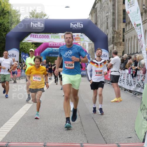 06.09.2026 - CURREX Alsterlauf Yannick Fuchs http://msf.ph/oto/10123524 06.09.2026 10:02:52 Ziel 2500, 2687, 5190, 5366, 5659, 5693, 5698, 5780, 5866, 6219, 6398, 8282, 8305 meine-sportfotos.de