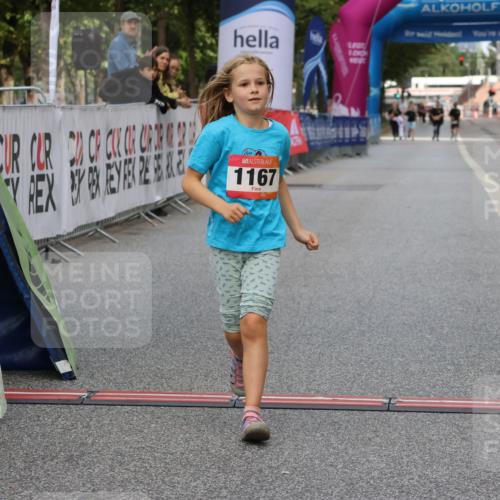 06.09.2026 - CURREX Alsterlauf Strokosch-Dieckow http://msf.ph/oto/10123606 06.09.2026 12:11:07 Ziel 1167, 1168 meine-sportfotos.de