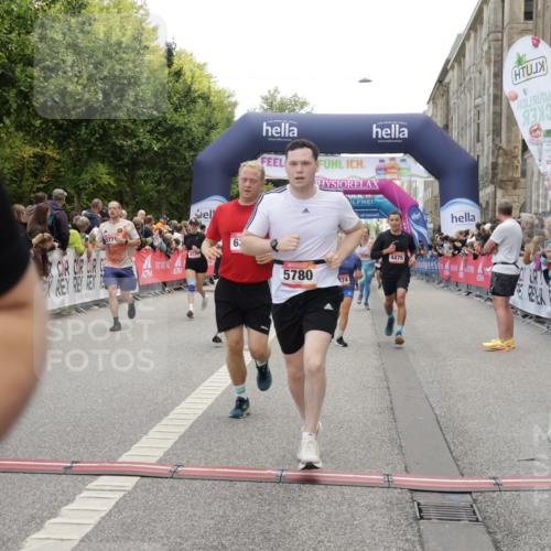 06.09.2026 - CURREX Alsterlauf Yannick Fuchs http://msf.ph/oto/10123617 06.09.2026 10:02:55 Ziel 2500, 2687, 3338, 3909, 4474, 4475, 4730, 5190, 5366, 5659, 5771, 5780, 5865, 5866, 6398, 8282 meine-sportfotos.de