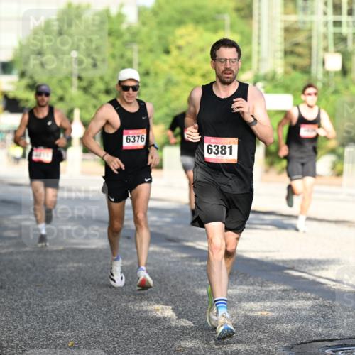 06.09.2026 - CURREX Alsterlauf Dr. Thomas Lammeyer http://msf.ph/oto/10123621 06.09.2026 09:40:01 Laufen 6376, 6381 meine-sportfotos.de