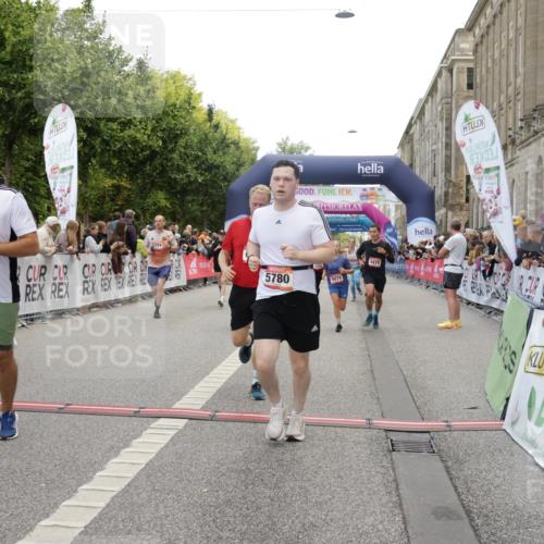 06.09.2026 - CURREX Alsterlauf Yannick Fuchs http://msf.ph/oto/10123629 06.09.2026 10:02:56 Ziel 2500, 2687, 3338, 3721, 3909, 4345, 4348, 4474, 4475, 4730, 5190, 5366, 5465, 5659, 5771, 5780, 5865, 5866, 6398, 8282 meine-sportfotos.de