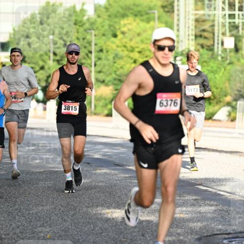 06.09.2026 - CURREX Alsterlauf Dr. Thomas Lammeyer http://msf.ph/oto/10123636 06.09.2026 09:40:03 Laufen 614, 56, 3815, 6376, 5173, 482 meine-sportfotos.de