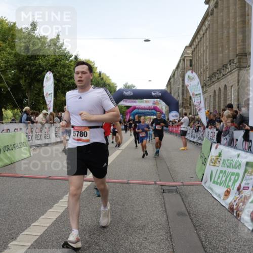 06.09.2026 - CURREX Alsterlauf Yannick Fuchs http://msf.ph/oto/10123663 06.09.2026 10:02:57 Ziel 2500, 2687, 3338, 3721, 3909, 4345, 4348, 4474, 4475, 4730, 5190, 5366, 5465, 5659, 5771, 5780, 5865, 5866, 6398, 8282 meine-sportfotos.de