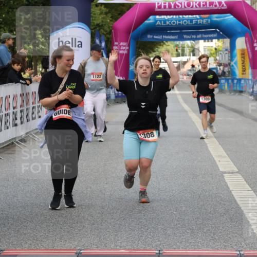 06.09.2026 - CURREX Alsterlauf Strokosch-Dieckow http://msf.ph/oto/10123686 06.09.2026 12:11:45 Ziel 1308, 1309 meine-sportfotos.de