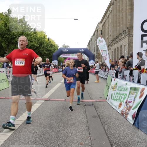 06.09.2026 - CURREX Alsterlauf Yannick Fuchs http://msf.ph/oto/10123730 06.09.2026 10:02:58 Ziel 2500, 2687, 3338, 3721, 3909, 4345, 4348, 4474, 4475, 4730, 5190, 5366, 5465, 5659, 5771, 5780, 5865, 5866, 6046, 6398 meine-sportfotos.de