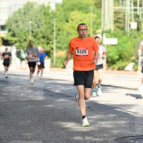 06.09.2026 - CURREX Alsterlauf Dr. Thomas Lammeyer http://msf.ph/oto/10123795 06.09.2026 09:40:21 Laufen 5325, 6002 meine-sportfotos.de