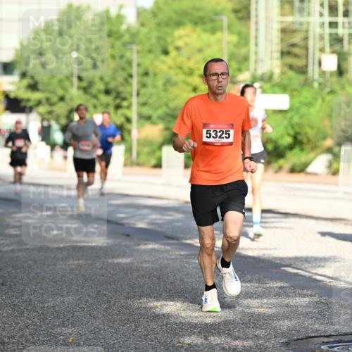 06.09.2026 - CURREX Alsterlauf Dr. Thomas Lammeyer http://msf.ph/oto/10123796 06.09.2026 09:40:21 Laufen 5325, 6002 meine-sportfotos.de