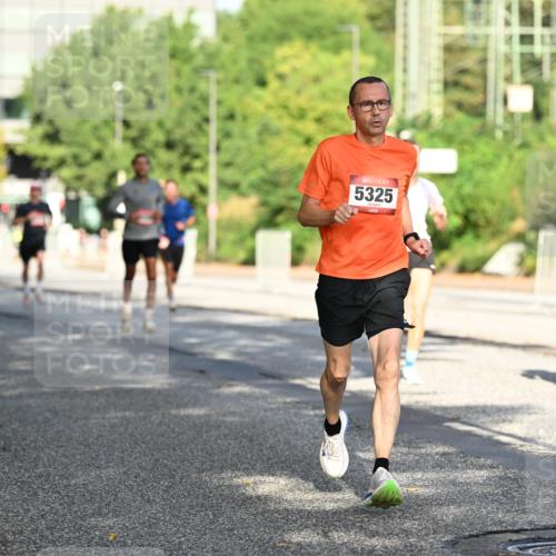 06.09.2026 - CURREX Alsterlauf Dr. Thomas Lammeyer http://msf.ph/oto/10123799 06.09.2026 09:40:21 Laufen 5325, 6002 meine-sportfotos.de