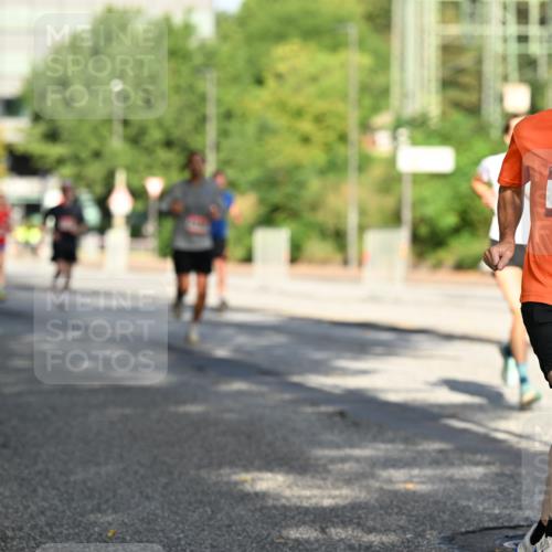 06.09.2026 - CURREX Alsterlauf Dr. Thomas Lammeyer http://msf.ph/oto/10123810 06.09.2026 09:40:22 Laufen 5325 meine-sportfotos.de