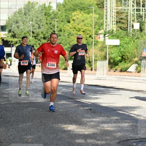 06.09.2026 - CURREX Alsterlauf Dr. Thomas Lammeyer http://msf.ph/oto/10123851 06.09.2026 09:40:26 Laufen 5776, 3572, 3366, 2137, 5963 meine-sportfotos.de