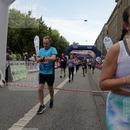 06.09.2026 - CURREX Alsterlauf Yannick Fuchs http://msf.ph/oto/10123854 06.09.2026 10:03:02 Ziel 2687, 3096, 3338, 3721, 3909, 4345, 4348, 4474, 4475, 4730, 4922, 5465, 5771, 5780, 5865, 5866, 5903, 6046, 6049, 6379, 6398, 8100 meine-sportfotos.de