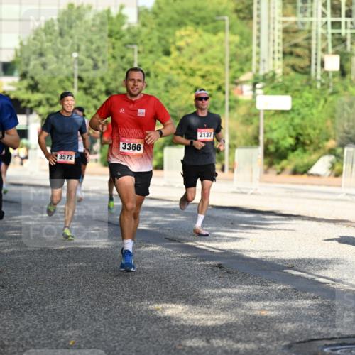 06.09.2026 - CURREX Alsterlauf Dr. Thomas Lammeyer http://msf.ph/oto/10123855 06.09.2026 09:40:27 Laufen 5776, 3572, 3366, 2137, 5963 meine-sportfotos.de