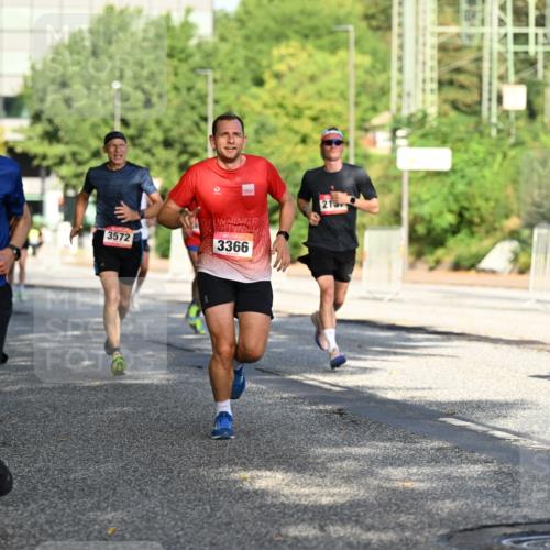 06.09.2026 - CURREX Alsterlauf Dr. Thomas Lammeyer http://msf.ph/oto/10123857 06.09.2026 09:40:27 Laufen 3572, 3366, 5776, 215, 5963 meine-sportfotos.de