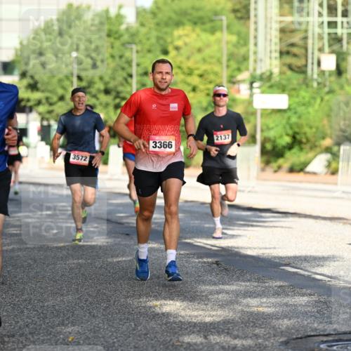 06.09.2026 - CURREX Alsterlauf Dr. Thomas Lammeyer http://msf.ph/oto/10123859 06.09.2026 09:40:27 Laufen 3572, 5776, 3366, 2137, 5963 meine-sportfotos.de