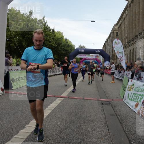 06.09.2026 - CURREX Alsterlauf Yannick Fuchs http://msf.ph/oto/10123863 06.09.2026 10:03:02 Ziel 2687, 3096, 3338, 3721, 3909, 4345, 4348, 4474, 4475, 4730, 4922, 5465, 5771, 5780, 5865, 5866, 5903, 6046, 6049, 6379, 6398, 8100 meine-sportfotos.de