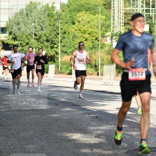 06.09.2026 - CURREX Alsterlauf Dr. Thomas Lammeyer http://msf.ph/oto/10123889 06.09.2026 09:40:30 Laufen 5952, 6221, 8233, 6004, 3572 meine-sportfotos.de