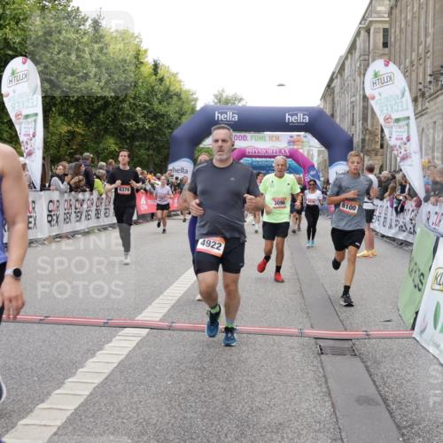06.09.2026 - CURREX Alsterlauf Yannick Fuchs http://msf.ph/oto/10123917 06.09.2026 10:03:04 Ziel 3096, 3338, 3721, 3909, 3920, 4345, 4348, 4474, 4475, 4730, 4922, 5234, 5465, 5771, 5865, 5903, 5936, 6046, 6049, 6264, 6379, 6398, 8100 meine-sportfotos.de