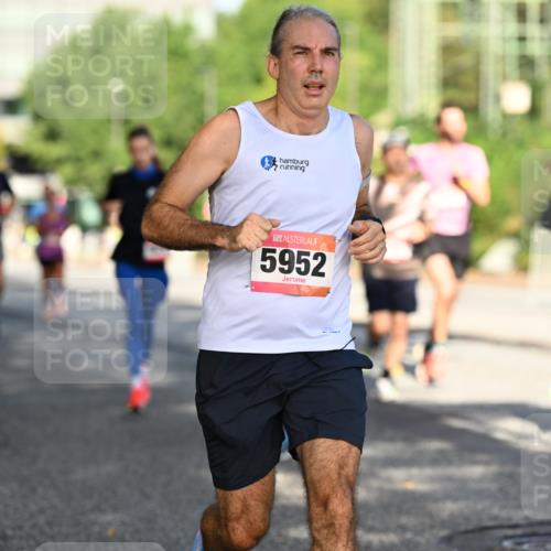 06.09.2026 - CURREX Alsterlauf Dr. Thomas Lammeyer http://msf.ph/oto/10123945 06.09.2026 09:40:34 Laufen 5952 meine-sportfotos.de