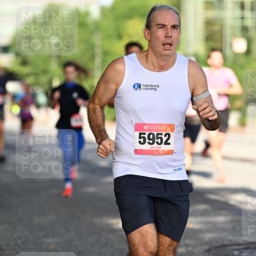 06.09.2026 - CURREX Alsterlauf Dr. Thomas Lammeyer http://msf.ph/oto/10123946 06.09.2026 09:40:35 Laufen 5952 meine-sportfotos.de