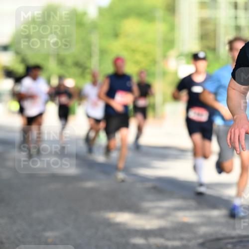 06.09.2026 - CURREX Alsterlauf Dr. Thomas Lammeyer http://msf.ph/oto/10124002 06.09.2026 09:40:42 Laufen 6320 meine-sportfotos.de