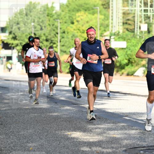 06.09.2026 - CURREX Alsterlauf Dr. Thomas Lammeyer http://msf.ph/oto/10124010 06.09.2026 09:40:43 Laufen 3, 3524, 2760, 6192, 3489, 5 meine-sportfotos.de