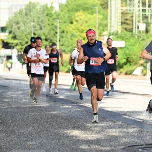 06.09.2026 - CURREX Alsterlauf Dr. Thomas Lammeyer http://msf.ph/oto/10124012 06.09.2026 09:40:43 Laufen 2760, 35, 6192, 3524, 3489 meine-sportfotos.de