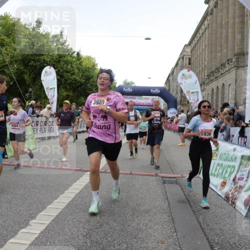 06.09.2026 - CURREX Alsterlauf Yannick Fuchs http://msf.ph/oto/10124018 06.09.2026 10:03:09 Ziel 2096, 2778, 3096, 3626, 3762, 3919, 3920, 4229, 4310, 4454, 4519, 4919, 4922, 4936, 5047, 5234, 5756, 5903, 5936, 6046, 6049, 6264, 6324, 6379, 8043, 8100, 8288 meine-sportfotos.de