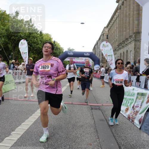 06.09.2026 - CURREX Alsterlauf Yannick Fuchs http://msf.ph/oto/10124027 06.09.2026 10:03:09 Ziel 2096, 2778, 3096, 3626, 3762, 3919, 3920, 4229, 4310, 4454, 4519, 4919, 4922, 4936, 5047, 5234, 5756, 5903, 5936, 6046, 6049, 6264, 6324, 6379, 8043, 8100, 8288 meine-sportfotos.de