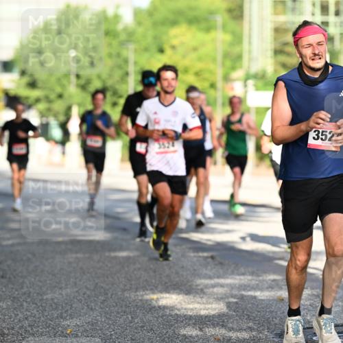 06.09.2026 - CURREX Alsterlauf Dr. Thomas Lammeyer http://msf.ph/oto/10124029 06.09.2026 09:40:45 Laufen 3524, 352 meine-sportfotos.de