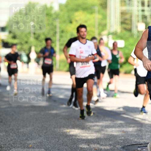 06.09.2026 - CURREX Alsterlauf Dr. Thomas Lammeyer http://msf.ph/oto/10124035 06.09.2026 09:40:45 Laufen 355 meine-sportfotos.de