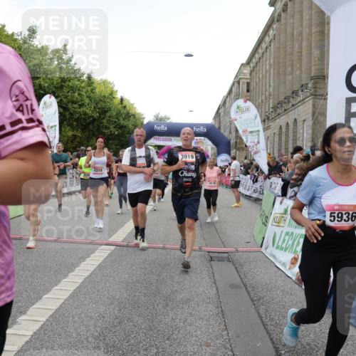 06.09.2026 - CURREX Alsterlauf Yannick Fuchs http://msf.ph/oto/10124042 06.09.2026 10:03:10 Ziel 2096, 2778, 3096, 3626, 3762, 3919, 3920, 4229, 4310, 4454, 4519, 4919, 4922, 4936, 5047, 5234, 5653, 5756, 5903, 5936, 6046, 6049, 6264, 6324, 6379, 8043, 8100, 8288 meine-sportfotos.de