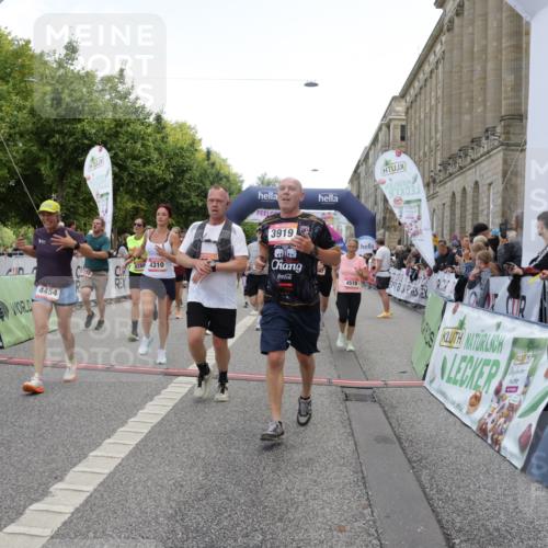 06.09.2026 - CURREX Alsterlauf Yannick Fuchs http://msf.ph/oto/10124055 06.09.2026 10:03:10 Ziel 2096, 2778, 3096, 3626, 3762, 3919, 3920, 4229, 4310, 4454, 4519, 4919, 4922, 4936, 5047, 5234, 5653, 5756, 5903, 5936, 6046, 6049, 6264, 6324, 6379, 8043, 8100, 8288 meine-sportfotos.de