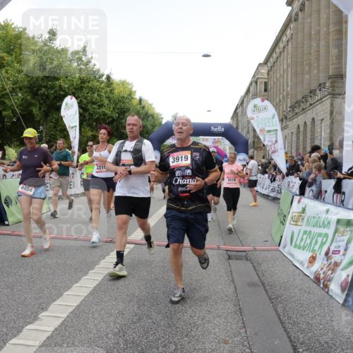 06.09.2026 - CURREX Alsterlauf Yannick Fuchs http://msf.ph/oto/10124063 06.09.2026 10:03:10 Ziel 2096, 2778, 3096, 3626, 3762, 3919, 3920, 4229, 4310, 4454, 4519, 4919, 4922, 4936, 5047, 5234, 5653, 5756, 5903, 5936, 6046, 6049, 6264, 6324, 6379, 8043, 8100, 8288 meine-sportfotos.de