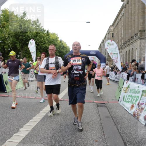 06.09.2026 - CURREX Alsterlauf Yannick Fuchs http://msf.ph/oto/10124068 06.09.2026 10:03:10 Ziel 2096, 2778, 3096, 3626, 3762, 3919, 3920, 4229, 4310, 4454, 4519, 4919, 4922, 4936, 5047, 5234, 5653, 5756, 5903, 5936, 6046, 6049, 6264, 6324, 6379, 8043, 8100, 8288 meine-sportfotos.de