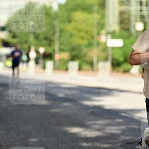 06.09.2026 - CURREX Alsterlauf Dr. Thomas Lammeyer http://msf.ph/oto/10124224 06.09.2026 09:41:04 Laufen 3197 meine-sportfotos.de