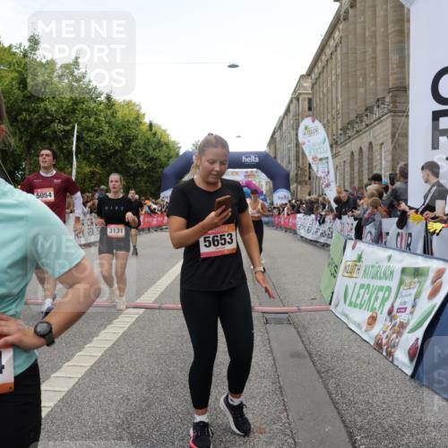 06.09.2026 - CURREX Alsterlauf Yannick Fuchs http://msf.ph/oto/10124278 06.09.2026 10:03:16 Ziel 2096, 2778, 3131, 3626, 3762, 3919, 3920, 4229, 4310, 4454, 4519, 4919, 4936, 5025, 5047, 5054, 5552, 5653, 5756, 5936, 6050, 6264, 6324, 6377, 8043, 8288 meine-sportfotos.de