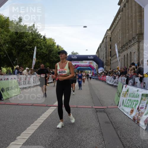 06.09.2026 - CURREX Alsterlauf Yannick Fuchs http://msf.ph/oto/10124388 06.09.2026 10:03:19 Ziel 2323, 2334, 2522, 3131, 3626, 3762, 3874, 4229, 4919, 4936, 5025, 5047, 5054, 5552, 5653, 5756, 6050, 6345, 6355, 6377, 8043, 8150 meine-sportfotos.de