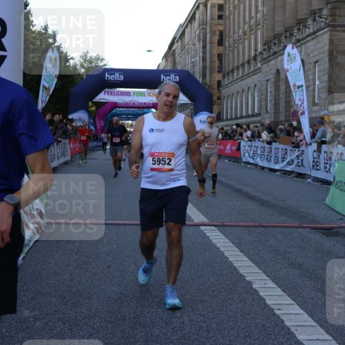 06.09.2026 - CURREX Alsterlauf Strokosch-Dieckow http://msf.ph/oto/10124505 06.09.2026 09:43:18 Ziel 2137, 2907, 3366, 3572, 4016, 4988, 5649, 5776, 5904, 5952, 5955, 5963, 6002, 6104, 6192, 6267, 6326, 8233, 8330 meine-sportfotos.de