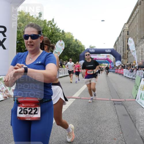 06.09.2026 - CURREX Alsterlauf Yannick Fuchs http://msf.ph/oto/10124560 06.09.2026 10:03:25 Ziel 2280, 2323, 2334, 2522, 2740, 2741, 2820, 3625, 3874, 5025, 5330, 5360, 5552, 5651, 6050, 6345, 6355, 8022, 8150 meine-sportfotos.de