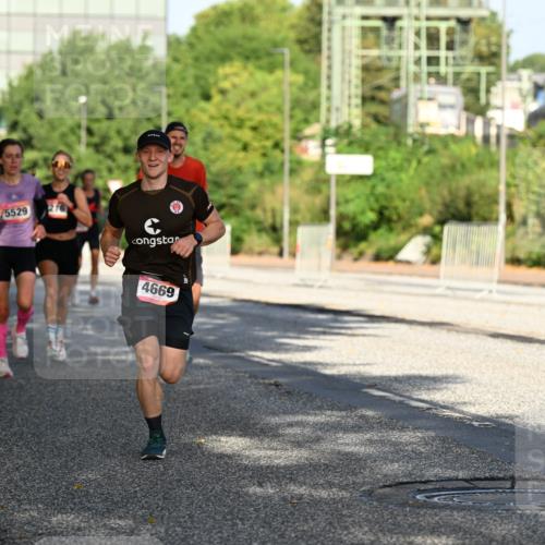 06.09.2026 - CURREX Alsterlauf Dr. Thomas Lammeyer http://msf.ph/oto/10124565 06.09.2026 09:41:48 Laufen 5529, 4669 meine-sportfotos.de
