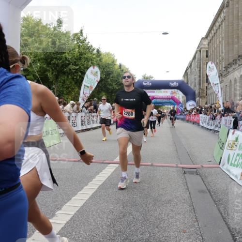 06.09.2026 - CURREX Alsterlauf Yannick Fuchs http://msf.ph/oto/10124569 06.09.2026 10:03:26 Ziel 2280, 2323, 2334, 2522, 2740, 2741, 2820, 3625, 3874, 5025, 5330, 5360, 5461, 5552, 5651, 6345, 6355, 8022, 8150, 8279 meine-sportfotos.de