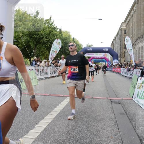 06.09.2026 - CURREX Alsterlauf Yannick Fuchs http://msf.ph/oto/10124575 06.09.2026 10:03:26 Ziel 2280, 2323, 2334, 2522, 2740, 2741, 2820, 3625, 3874, 5025, 5330, 5360, 5461, 5552, 5651, 6345, 6355, 8022, 8150, 8279 meine-sportfotos.de