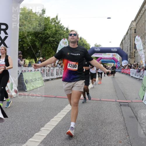 06.09.2026 - CURREX Alsterlauf Yannick Fuchs http://msf.ph/oto/10124594 06.09.2026 10:03:26 Ziel 2280, 2323, 2334, 2522, 2740, 2741, 2820, 3625, 3874, 5025, 5330, 5360, 5461, 5552, 5651, 6345, 6355, 8022, 8150, 8279 meine-sportfotos.de