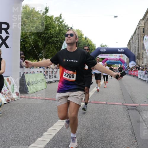 06.09.2026 - CURREX Alsterlauf Yannick Fuchs http://msf.ph/oto/10124602 06.09.2026 10:03:26 Ziel 2280, 2323, 2334, 2522, 2740, 2741, 2820, 3625, 3874, 5025, 5330, 5360, 5461, 5552, 5651, 6345, 6355, 8022, 8150, 8279 meine-sportfotos.de