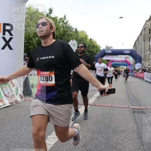 06.09.2026 - CURREX Alsterlauf Yannick Fuchs http://msf.ph/oto/10124611 06.09.2026 10:03:26 Ziel 2280, 2323, 2334, 2522, 2740, 2741, 2820, 3625, 3874, 5025, 5330, 5360, 5461, 5552, 5651, 6345, 6355, 8022, 8150, 8279 meine-sportfotos.de
