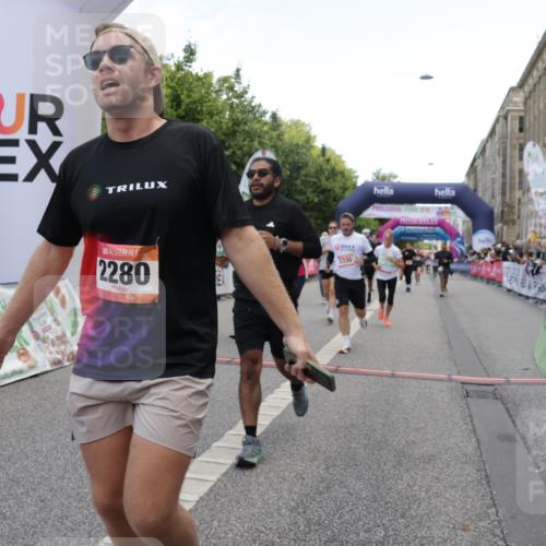 06.09.2026 - CURREX Alsterlauf Yannick Fuchs http://msf.ph/oto/10124615 06.09.2026 10:03:27 Ziel 2280, 2323, 2334, 2447, 2522, 2740, 2741, 2820, 3227, 3625, 3874, 5330, 5360, 5461, 5552, 5651, 6345, 6355, 8022, 8150, 8279 meine-sportfotos.de