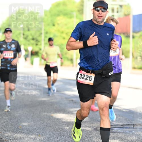 06.09.2026 - CURREX Alsterlauf Dr. Thomas Lammeyer http://msf.ph/oto/10124656 06.09.2026 09:41:59 Laufen 3226, 286 meine-sportfotos.de