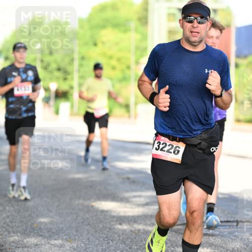 06.09.2026 - CURREX Alsterlauf Dr. Thomas Lammeyer http://msf.ph/oto/10124658 06.09.2026 09:41:59 Laufen 11, 3226 meine-sportfotos.de