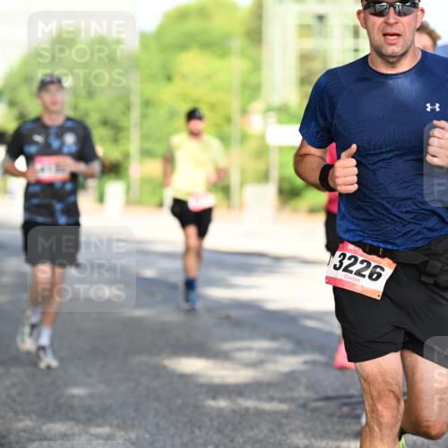 06.09.2026 - CURREX Alsterlauf Dr. Thomas Lammeyer http://msf.ph/oto/10124661 06.09.2026 09:41:59 Laufen 11, 3226 meine-sportfotos.de